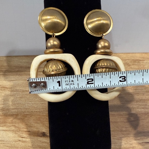 Vintage Gold Tone and “Bone” Clip On Earrings - Picture 8 of 8